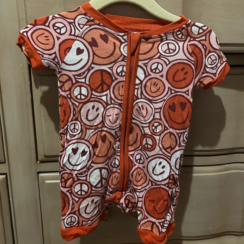 EUC LITTLE SLEEPIES GROOVY SHORTY ROMPER 0-3 MONTHS